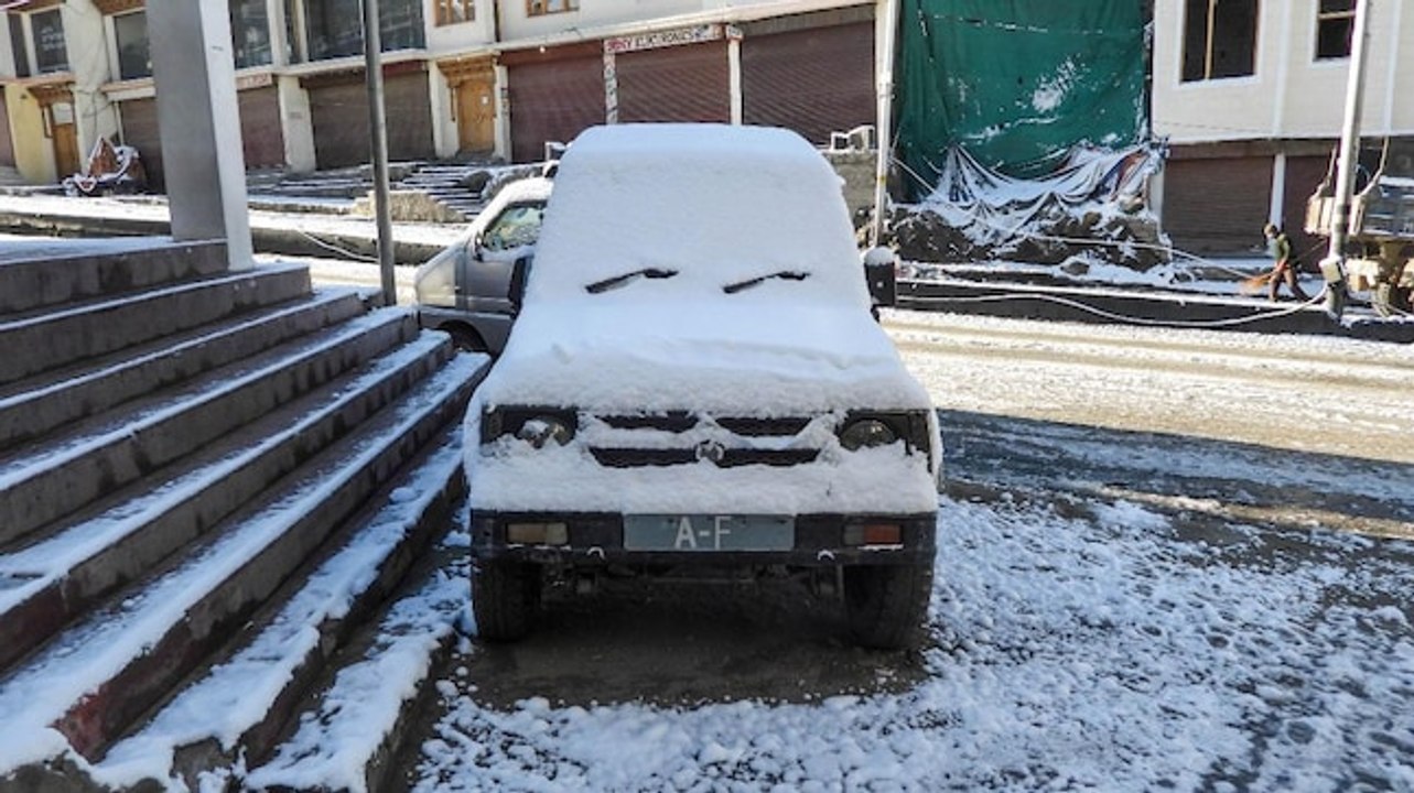 Hilly areas of Uttarakhand, Himachal Pradesh receive heavy snowfall | Visuals