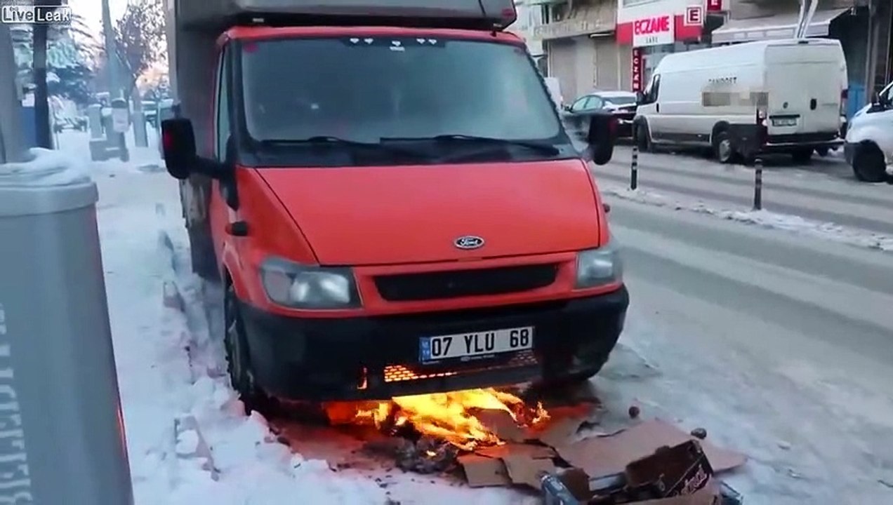 En russie, quand le moteur est froid, on fait un feu en dessous