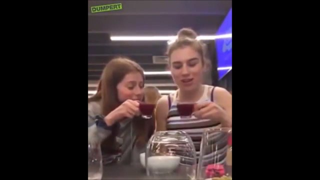 Quand tu te rates avec ton verre de jus de cranberries...