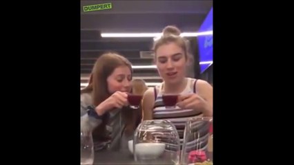 Quand tu te rates avec ton verre de jus de cranberries...