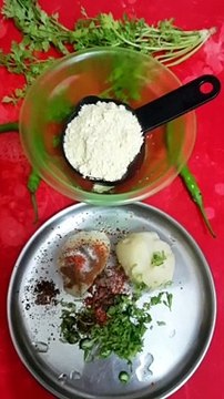 झटपट चटपटे आलू के पकोड़े #Shorts #Aloo ka Pakora Recipe #Ramdan special #iftar Aloo Pakoda by Safina kitchen