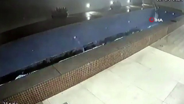 - Brezilya’da lüks binanın havuzu çöktü: Otoparkı su bastı