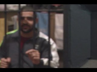 خلف قضبانِ السجن.. مدرسة وmini gym ووالد لم يرَ مولودته! - جهاد زهري