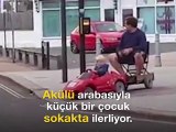 Çocuğunun akülü aracıyla böyle gezdi