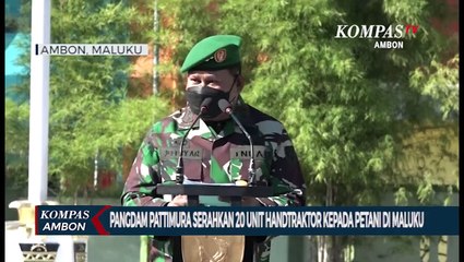 Pangdam XVI Pattimura Serahkan Bantuan Handtraktor Ke Petani