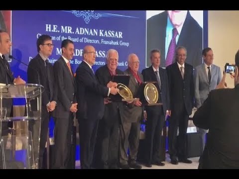 إتحاد المصارف العربية يمنح عدنان وعادل القصّار وسام الاتحاد الذهبي للإنجاز