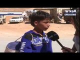 طفل سوري يطلب عبر 