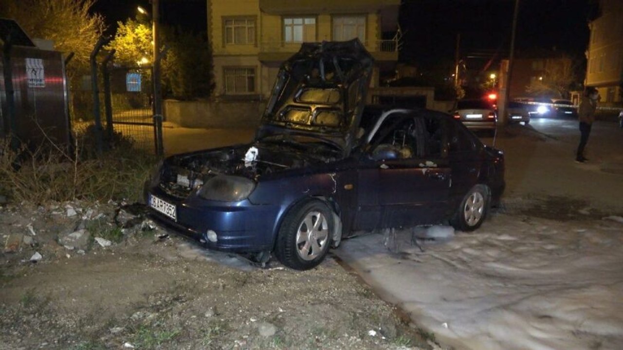 Cinnet getiren koca dehşet saçtı: Karısını öldürüp, evini ve otomobilini ateşe verdi