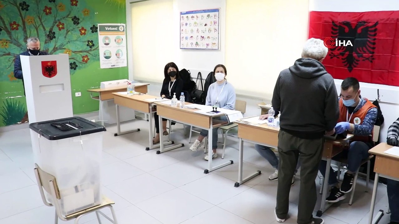 - Arnavutluk'ta halk genel seçimler için sandık başında