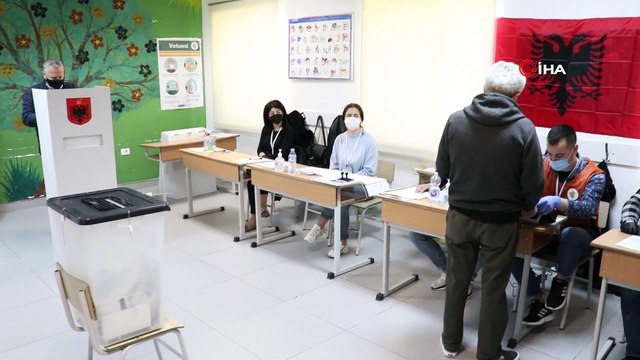 - Arnavutluk'ta halk genel seçimler için sandık başında