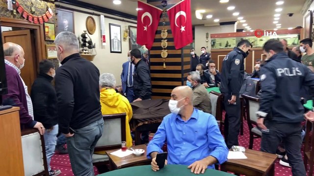 Karantinada olması gerekirken okey masasında yakalandı