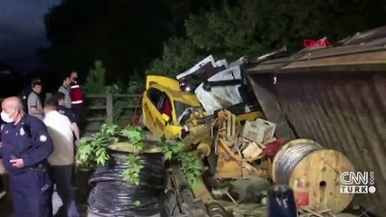 Freni boşalan vinç ortalığı savaş alanına çevirdi