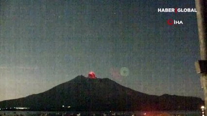 Sakurajima Yanardağı'nda patlama anları kamerada