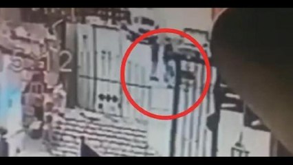 VAN'DA KADINI DARBEDİP, ÇANTASINA ÇALAN SALDIRGAN YAKALANDI