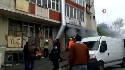 Arnavutköy'de hırdavat deposunda yangın