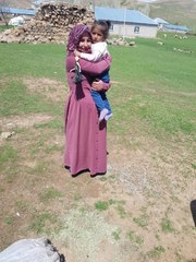 KAYBOLAN KIZI ŞEYMA'YA KAVUŞAN ANNEDEN EKİPLERE TEŞEKKÜR