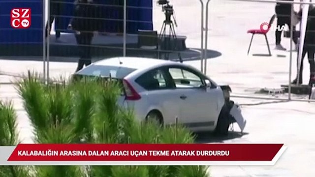 Kalabalığın arasına dalan aracı, uçan tekme atarak durdurdu