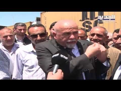 مواجهة في مرفأ بيروت بين أصحاب الشاحنات وعمالِ المرفأ من جراء الإضراب - ليال بو موسى