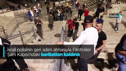 İsrail polisinin geri adım atmasıyla Filistinliler Şam Kapısı’ndaki barikatları kaldırdı