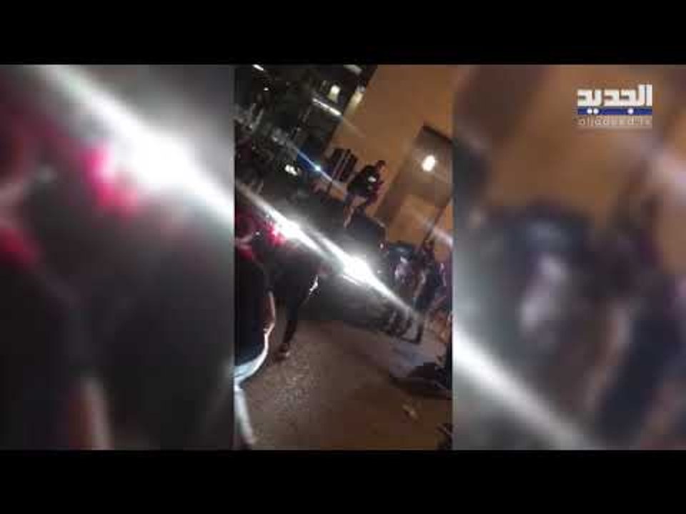 موكب احد الوزراء يطلق النار لتفرقة المتظاهرين وسط بيروت