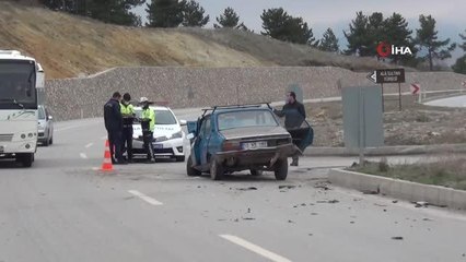 Tavşanlı'da hafif ticari araç ile otomobil çarpıştı: 4 yaralı