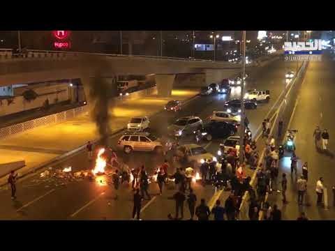 متظاهرون يعيدون إقفال الطريق في جل الديب