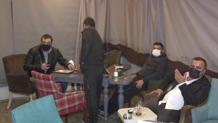 Nargileli okey partisi baskınında, utanmadan polise "Bize yardımcı olun" dediler
