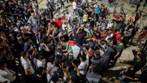 فلسطينيون يعتبرون إزالة الحواجز من ساحات القدس انتصارا لهبتهم