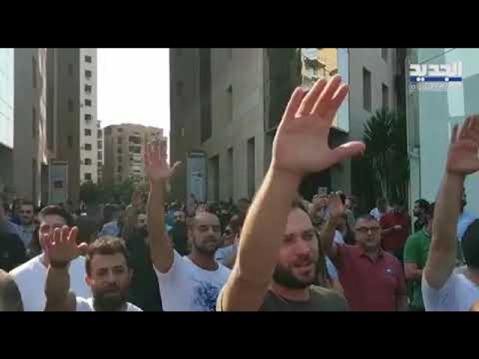 موظفو شركة الفا ينزلون الى الشارع وينضمون الى المتظاهرين والثوار