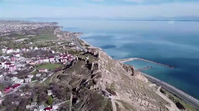 Adilcevaz Kalesi'nde restorasyon çalışması başlatıldı - Drone