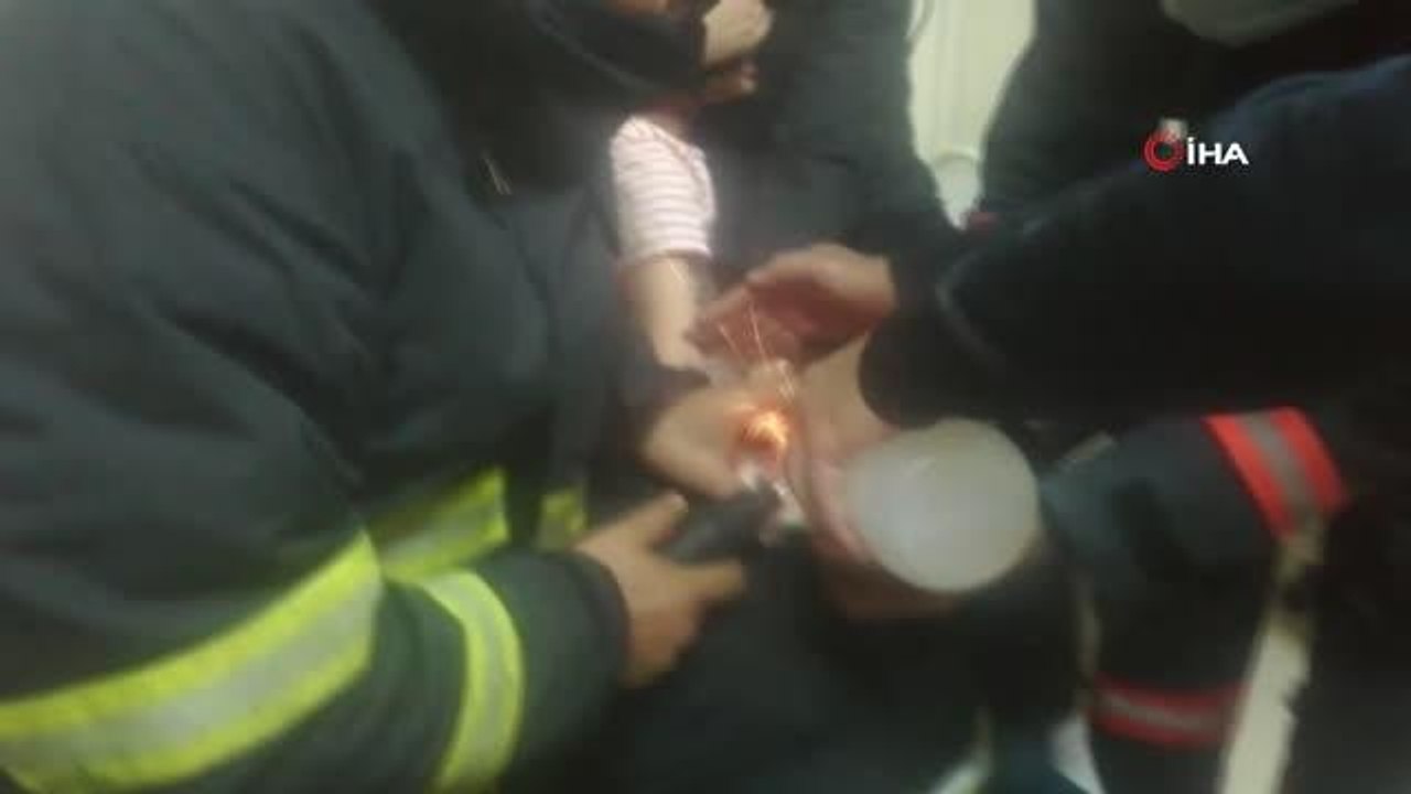 Son dakika! Metal boruya parmağı sıkışan çocuğu itfaiye ekipleri kurtardı