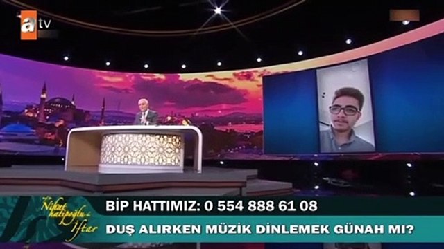 Nihat Hatipoğlu'na Duş alırken müzik dinlemek günah mı? sorusu...