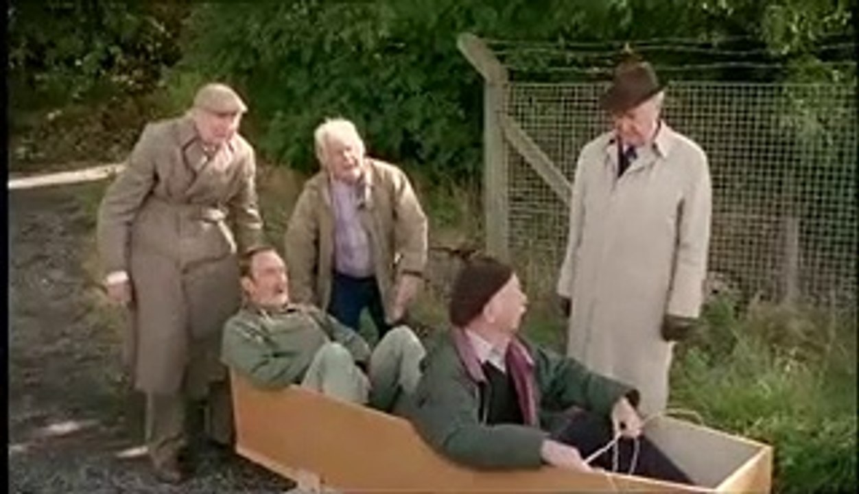 Last Of The Summer Wine S26/E9 'Lot Number 8' Peter Sallis, Frank Thornton, Dora Bryan, Kathy Staff
