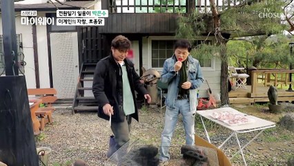 살짝 섬뜩(?) 잡아먹기 전에 ‘닭 영정사진’ 남기는 이계인 TV CHOSUN 20210426 방송