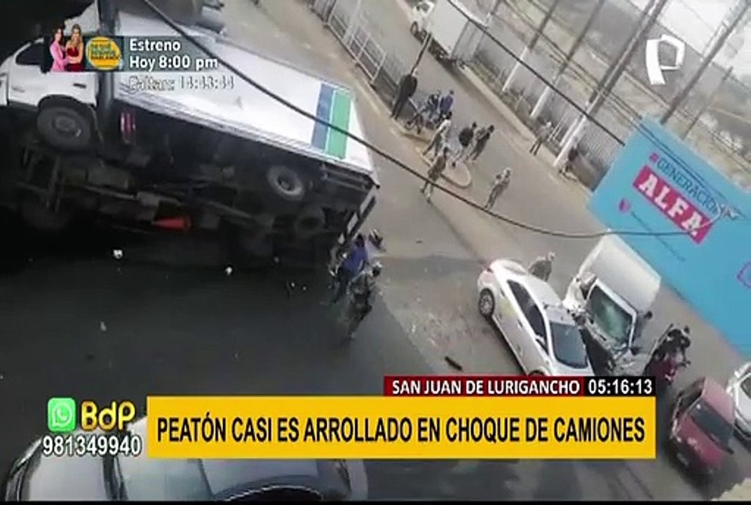 SJL: semáforo malogrado provoca violento choque entre camión y furgoneta