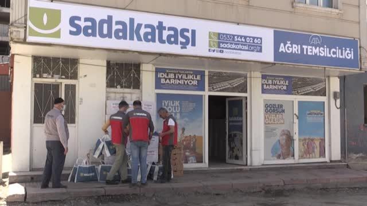 Sadakataşı Derneği gönüllüleri ihtiyaç sahiplerine yardımda bulundu