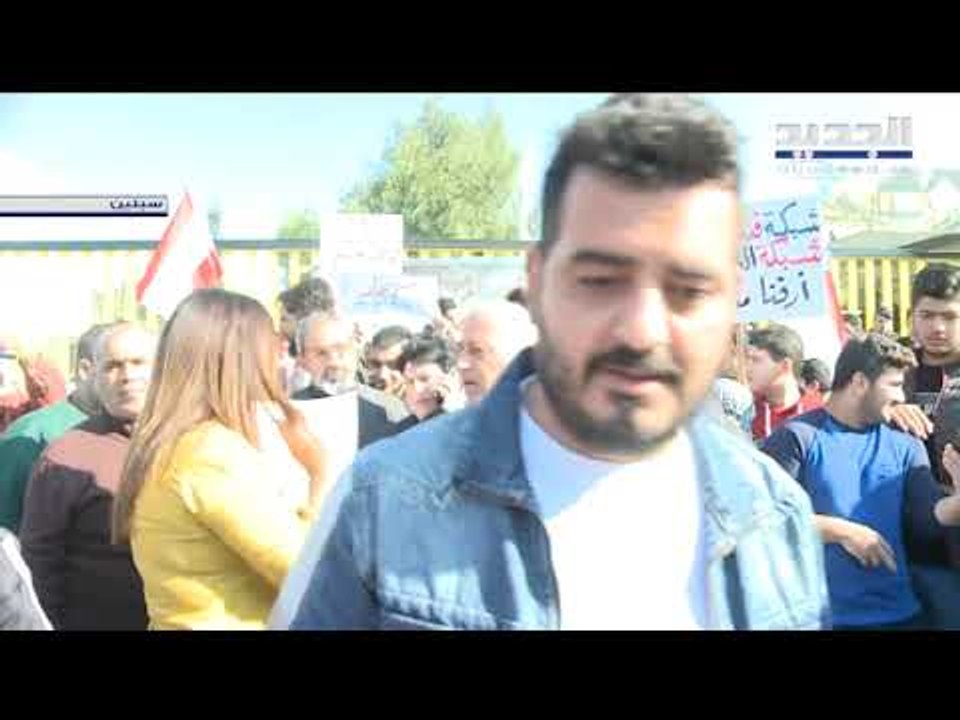 محتجون يرفعون الصوت امام معمل سبلين.. "مسبب رئيسي للأمراض السرطانية في المنطقة"