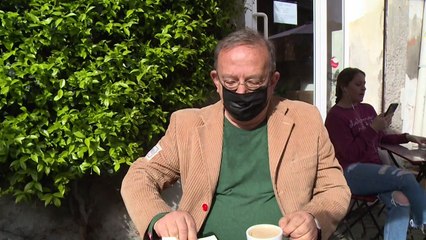 Italians emerge from lockdown