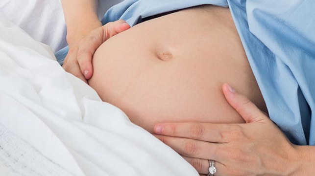 Posturas para aliviar el dolor de las contracciones