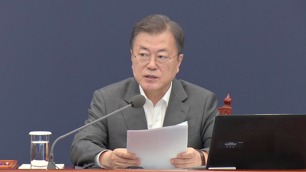 문 대통령 "우리 형편 맞게 백신 접종...지나친 정치화 말라" / YTN