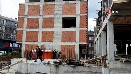 İntihar için çatıya çıktı, vazgeçmek için eşini istedi