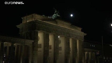 Zum Greifen nah und doch so fern: Siehst Du "Supermond"?