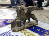 Tunceli'de tarihi eser niteliğinde aslan ve melek figürü ele geçirildi