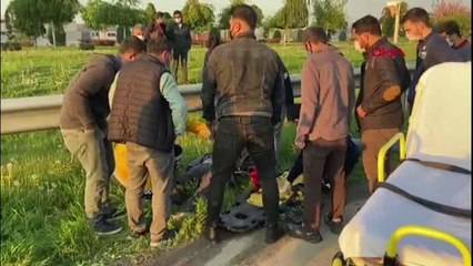Bursa'da otomobil elektrikli bisiklete çarptı, baba oğul yaralandı