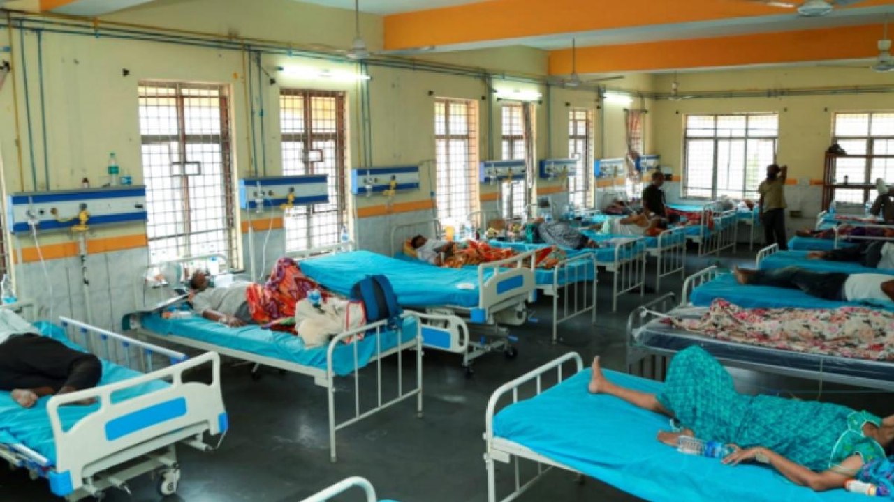 With 3.23 lakh new Covid-19 cases India sees slight dip