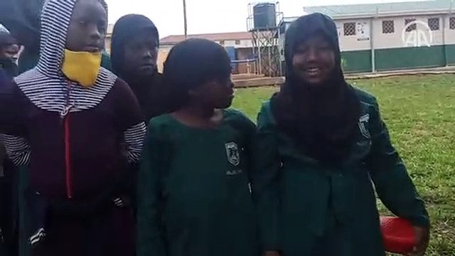 Avrupa'da yaşayan Türk vatandaşları Uganda'da 11 okul ve cami bahçesinde kardeşlik sofraları kuruyor
