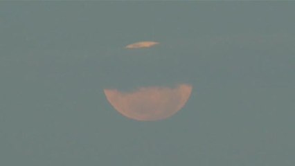 La segunda luna llena de la primavera se ha convertido esta noche en un auténtico espectáculo