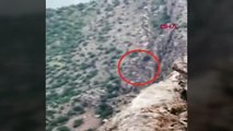 Son dakika haber... ANKARA Avaşin-Basyan bölgesinde devam eden Pençe-Yıldırım operasyonunda 3 PKK'lı terörist, etkisiz hale getirildi
