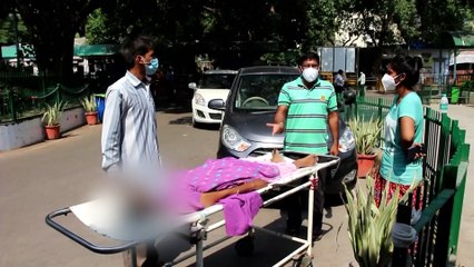 Corona-Albtraum Indien: Sterben auf dem Klinik-Parkplatz