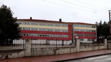 Okul binası depreme dayanıksız olduğu için yıkıldı